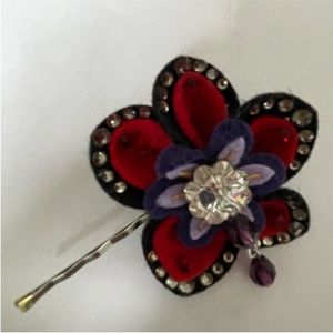 Tarina Tarantino Felt Flower & Swarovski Crystal Bobby-pin. Really Stunning!